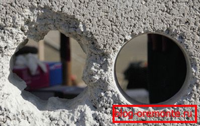 In order to guide communication lines through the roof, use diamond drilling of holes in concrete.
