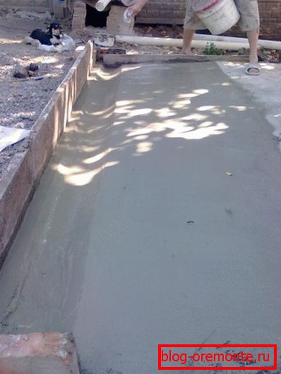 To increase the water resistance, concrete can be ironed with dry cement. To increase the water resistance, concrete can be ironed with dry cement.