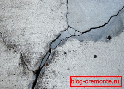 Before a set of full strength concrete cracks easily. Before a set of full strength concrete cracks easily.