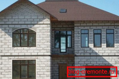 Houses made of aerated concrete lighter, warmer and cheaper brick. Houses made of aerated concrete lighter, warmer and cheaper brick.
