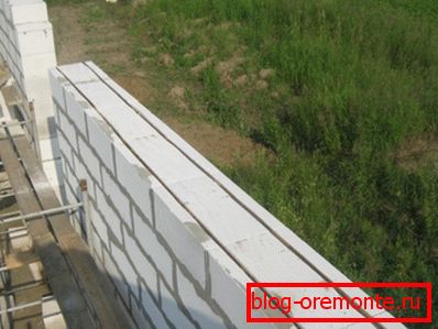 Two threads of longitudinal reinforcement laid at a distance of 60 mm from the edges of the block. Two threads of longitudinal reinforcement laid at a distance of 60 mm from the edges of the block.