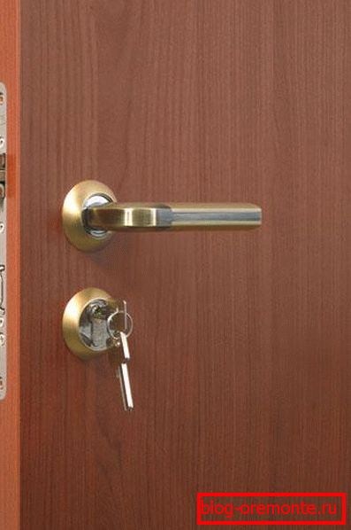 interior door thickness