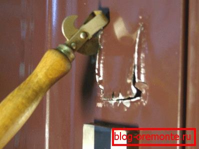 Cut the door leaf Cut the door leaf