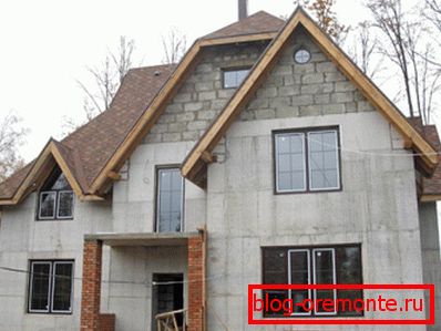 Two-story monolithic foam concrete house Two-story monolithic foam concrete house