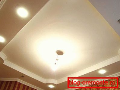 Two-level with main and spot lighting Two-level with main and spot lighting