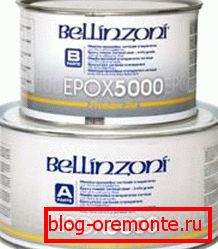 Epoxy glue is usually sold in metal containers. Epoxy glue is usually sold in metal containers.