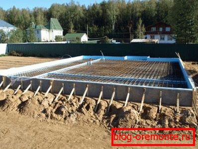 Fiberboard fixed timbering for the foundation