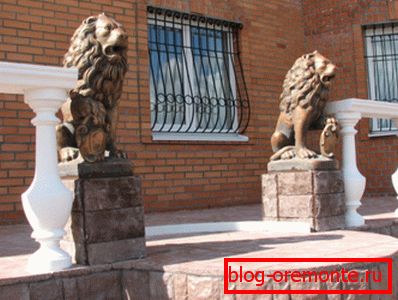 Figures made of concrete will be an excellent decoration for the facade of the building Figures made of concrete will be an excellent decoration for the facade of the building