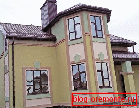 The facade can be painted in different colors.
