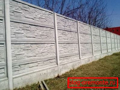 Photo of a beautiful sectional concrete fence