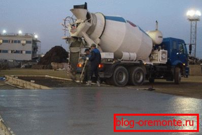 Photo pouring concrete from the mixer. Photo pouring concrete from the mixer.