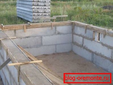 The foundation with reinforced concrete belt. The foundation with reinforced concrete belt.