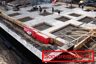 The foundation at the construction site of the staircase must be monolithic. The foundation at the construction site of the staircase must be monolithic.