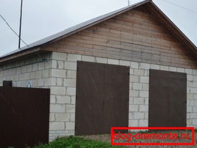 Garage of aerated concrete bricks