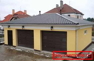 Hip roof garage