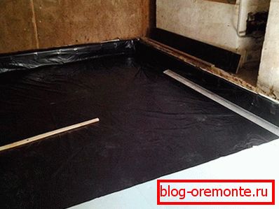 Waterproofing the substrate before concreting the floor