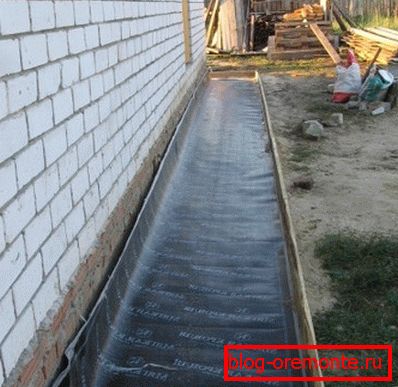Waterproofing layer in blind area Waterproofing layer in blind area