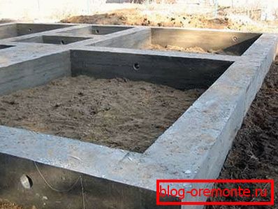 Clay soils are very demanding on the composition of concrete for the foundation. Clay soils are very demanding on the composition of concrete for the foundation.