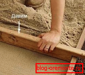 Gravel and sand are very convenient to level with a simple batten cut to the width of the track. Gravel and sand are very convenient to level with a simple batten cut to the width of the track.