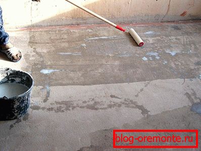 Primer the floor before laying tiles