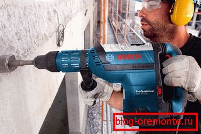 A characteristic feature of professional equipment is their size and heavy weight. A characteristic feature of professional equipment is their size and heavy weight.