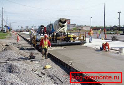 This is how the asphalt concrete pavement is formed on an industrial scale. This is how the asphalt concrete pavement is formed on an industrial scale.