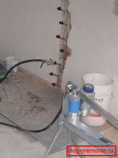 Injection with a mix of grade cement eliminates serious damage. Injection with a mix of grade cement eliminates serious damage.