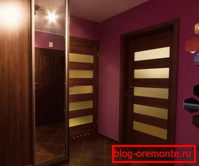 The combination of dark doors and dark floor The combination of dark doors and dark floor