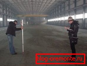Executive shooting of a concrete floor is carried out with the help of a laser level Executive shooting of a concrete floor is carried out with the help of a laser level