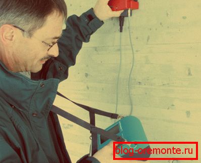 Using locator to locate reinforcement Using locator to locate reinforcement