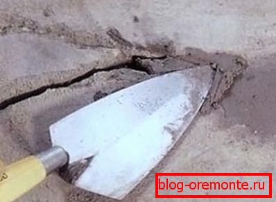 Using a trowel Using a trowel