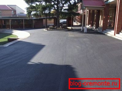 The use of such a coating in the courtyards of residential buildings or complexes for various purposes The use of such a coating in the courtyards of residential buildings or complexes for various purposes