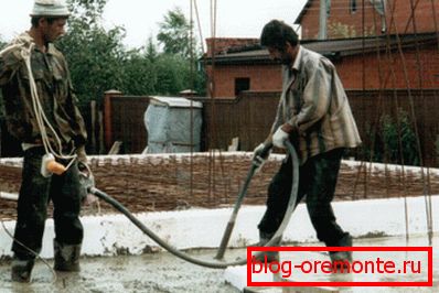 Using a submersible vibrator when laying concrete Using a submersible vibrator when laying concrete