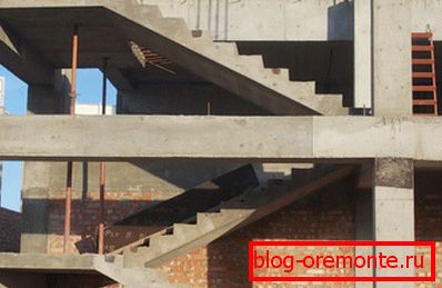 The use of the bolt as a carrier element The use of the bolt as a carrier element