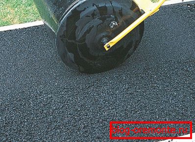 Use of a manual roller Use of a manual roller