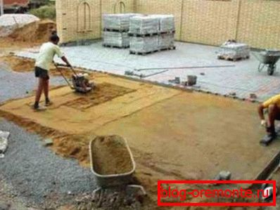 Use of the vibrating plate at construction of the building Use of the vibrating plate at construction of the building