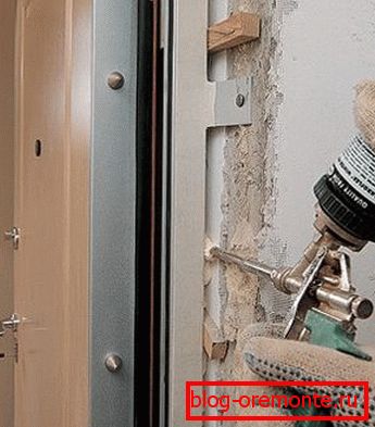Insulation of the front door how best to install the front door
