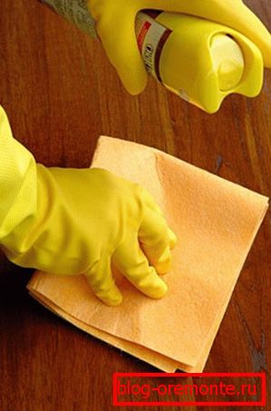 Cleaning the door with special means wooden door processing