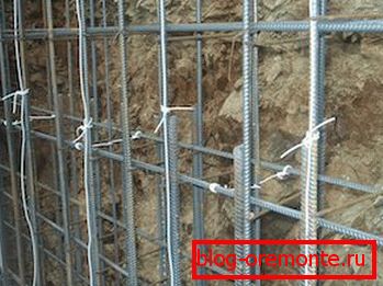 The quality and correct reinforcement cage (in the photo) is another indicator that directly affects the strength of a concrete product. The quality and correct reinforcement cage (in the photo) is another indicator that directly affects the strength of a concrete product.