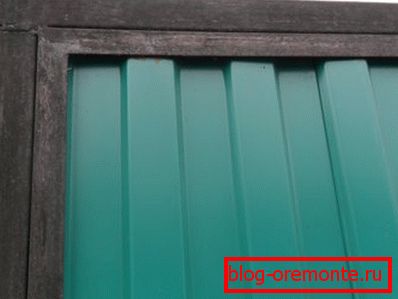 This will look like a frame made of professional pipe and corner. how to make a gate with corrugated