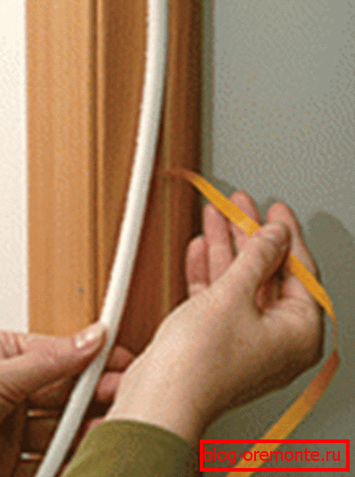 как to insulate the metal front door