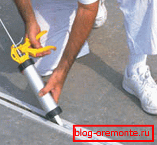 How to seal cracks in a concrete floor with an elastic sealant How to seal cracks in a concrete floor with an elastic sealant