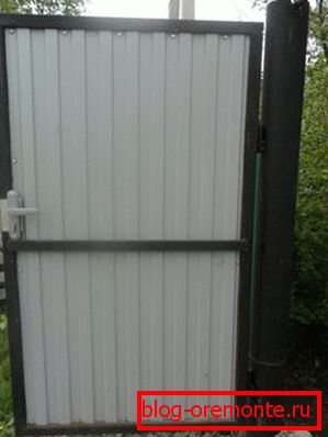 Jumper from professional pipe will give additional durability to the gate gates of corrugated how to make