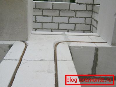 Aerated concrete masonry with thin seams Aerated concrete masonry with thin seams