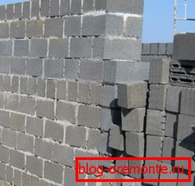 Masonry from corpulent blocks Masonry from corpulent blocks