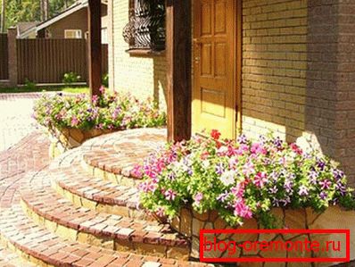 Beds for annuals built into the porch Beds for annuals built into the porch