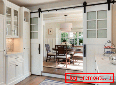 Compact suspended doors Compact suspended doors