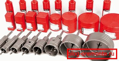 Crowns have a mass of different diameters, but for standard installation work only two or three sizes are enough. Crowns have a mass of different diameters, but for standard installation work only two or three sizes are enough.