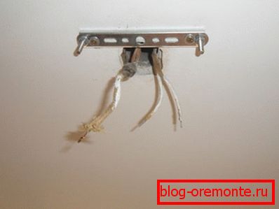 Fixing the chandelier to the concrete ceiling using the mounting rail Fixing the chandelier to the concrete ceiling using the mounting rail
