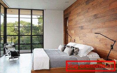 Laminate on the wall in the bedroom